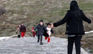 Bitlis’in Dağ Köyünde Öğretmenlerden Fedakarca Eğitim: 7 Öğrenci İçin Büyük Çaba
