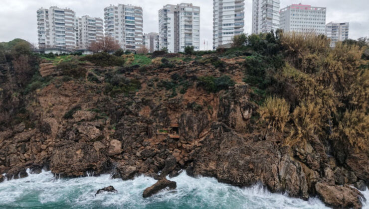 Antalya Falezlerinde Kaçak Yapılaşma: Dalgıç Hüseyin Fırat’tan Şaşırtan Görüntüler