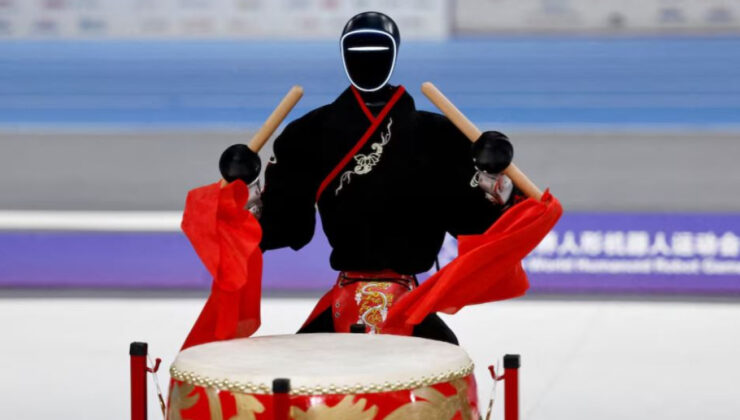 Çin’in İnsansı Robotları Bahar Festivali’nde Kung Fu Şov: Robotik Çağ Kapıda!