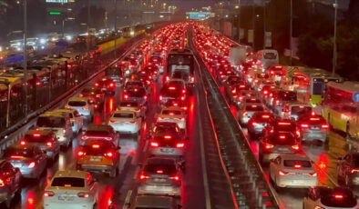 İstanbul’da Mesai Bitişiyle Trafik Çilesi: Yoğunluk Yüzde 87’ye Ulaştı!