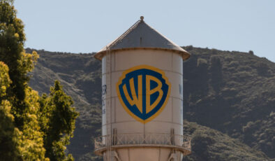 Warner Bros. Discovery ve Paramount Arasındaki Birleşme Yarışı Kızışıyor: Netflix’ten Geçici İzin