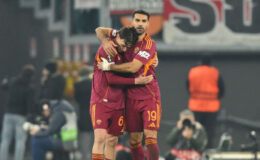 Roma, Cagliari’yi 2-0 Mağlup Etti: Malen’den Duble, Zeki Çelik’ten Asist