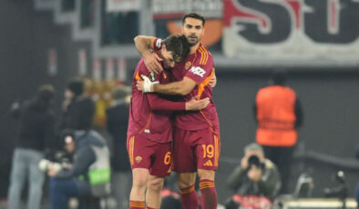 Roma, Cagliari’yi 2-0 Mağlup Etti: Malen’den Duble, Zeki Çelik’ten Asist