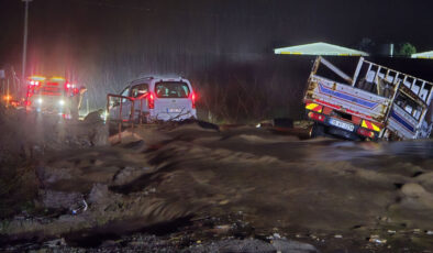 Manisa’da Sel Tehlikesi: Sulara Kapılan Araç Sürücüleri Kurtuldu, Zonguldak’ta Maden Faciası: 2 İşçi Hayatını Kaybetti