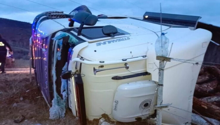 Çankırı’da Tomruk Yüklü TIR Devrildi: Sürücü Hayatını Kaybetti