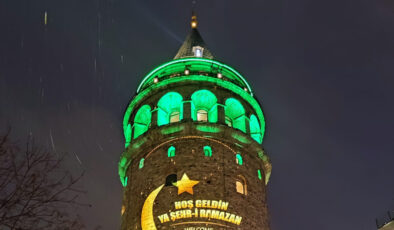 Galata Kulesi’nden Ramazan Coşkusu: Yeşil Işıklarla İftar Vaktine Dikkat Çekiliyor