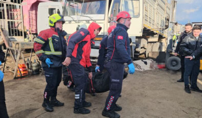 Nazilli’de Feci Kaza: Kamyon Damperinin Altında Kalan 2 Kişi Hayatını Kaybetti, 1 Kişi Ağır Yaralı