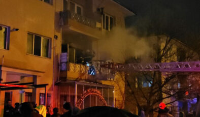 Erzincan’da Yangın: 8 Kişi Dumandan Etkilendi, Hastaneye Kaldırıldı