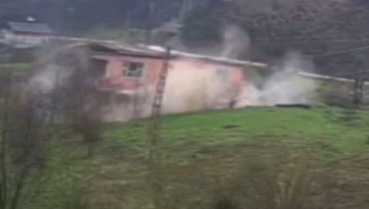 Cide’de Heyelan Felaketi: Kar Yağışı Sonrası 2 Katlı Ev Çöktü, O Anlar Kamerada