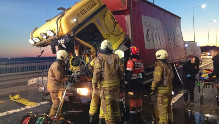 Beykoz’da Feci Kaza: Kamyon TIR’a Çarptı, Şoför Sıkıştı
