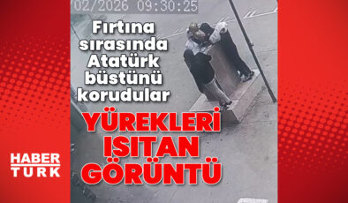 Adana’da Fırtınaya Meydan Okuyan Öğrencilerden Duygulandıran Anlar: Atatürk Büstünü Korudular!