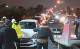 TEM Otoyolu’nda Zincirleme Kaza: Ümraniye-FSM Köprüsü Ayrımında Trafik Kilidi