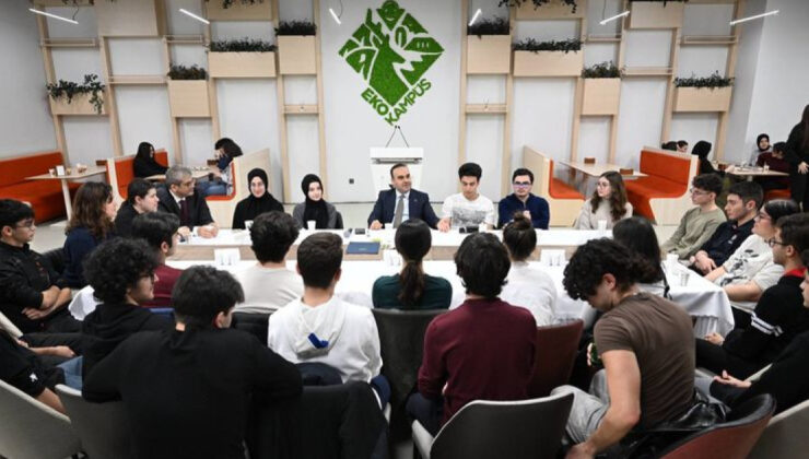 Bakan Kacır, İlk İftarını TÜBİTAK’lı Gençlerle Yaptı: Geleceğe Umut Dolu Mesajlar