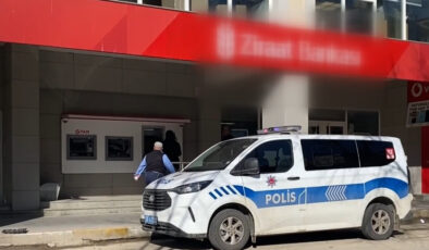 Para Çekemeyince Çıldırdı: ATM’ye Balyozla Saldırdı!