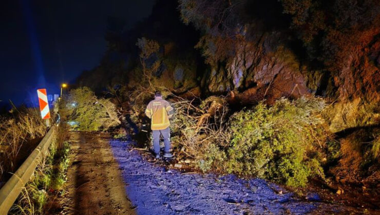 Bursa’da Heyelan: Mudanya-Altıntaş Sahil Yolu Ulaşıma Kapandı, Kayıp Alzheimer Hastası Aranıyor