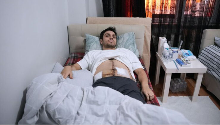 Bağcılar’da Dehşet: Çocuğu Kurtarmak İsteyen Gence 6 Bıçak Darbesi – Sokak Çeteleri Gündemde