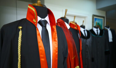 Küçükçekmece Adliyesi’nde Avukat Hakime Saldırmaya Kalkıştı: Gözaltına Alındı