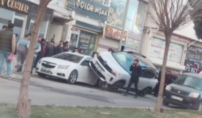 Mazıdağı’nda Feci Kaza: Kadın Öğretmene Çarpan Araç Güvenlik Kamerasında