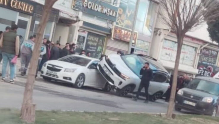 Mazıdağı’nda Feci Kaza: Kadın Öğretmene Çarpan Araç Güvenlik Kamerasında