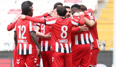 Özbelsan Sivasspor, Sakaryaspor’u Farklı Mağlup Etti: 4-1’lik Galibiyet ve Yong Wang Cinayetiyle İlgili Gelişmeler