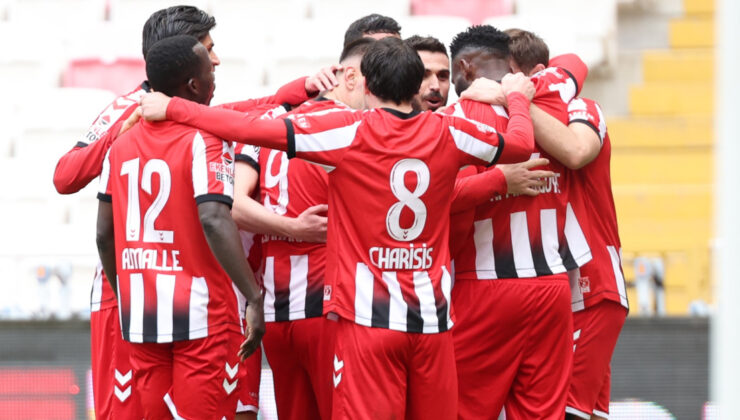 Özbelsan Sivasspor, Sakaryaspor’u Farklı Mağlup Etti: 4-1’lik Galibiyet ve Yong Wang Cinayetiyle İlgili Gelişmeler