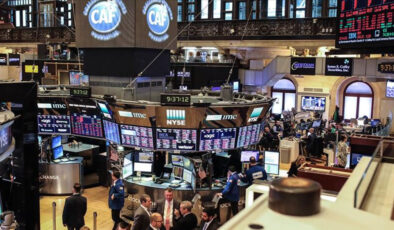 Borsada Kırmızı Alarm: Dow Jones 800 Puanın Üzerinde Değer Kaybetti, Yapay Zeka ve Tarife Endişeleri Piyasaları Vurdu