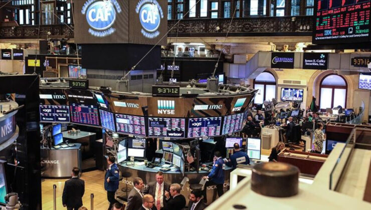 Borsada Kırmızı Alarm: Dow Jones 800 Puanın Üzerinde Değer Kaybetti, Yapay Zeka ve Tarife Endişeleri Piyasaları Vurdu