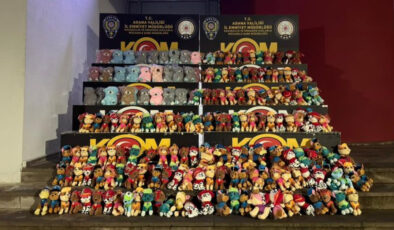 Adana’da Gümrük Kaçağı Oyuncak Operasyonu: 1515 Oyuncak Ele Geçirildi, 2 Gözaltı