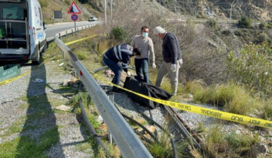 Gazipaşa’da Şüpheli Ölüm: Yol Kenarında Bulunan Kadının Kimliği Belirlenmeye Çalışılıyor