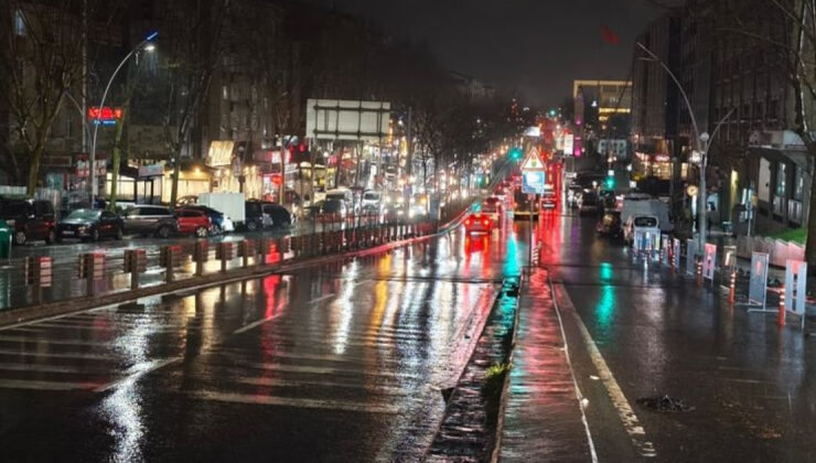 İstanbul’da Sağanak Yağış Hayatı Olumsuz Etkiledi: Su Baskınları ve Trafik Yoğunluğu