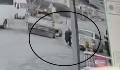 Hatay’da Pikap Kapağı Faciası: Yaya Kadına Çarptı, Kaza Anı Kamerada!