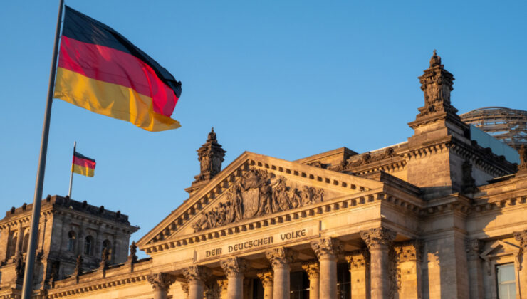 Almanya’da İstihdam Barometresi Düşüşte: Şirketler İşten Çıkarmaları Artırıyor