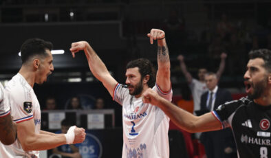 Halkbank’tan Fenerbahçe Medicana’ya Net Galibiyet: Liderlik Koltuğu Kapıldı!