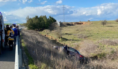 Keşan-İpsala Yolunda Kaza: Otomobil Tarlaya Savruldu, 3 Yaralı