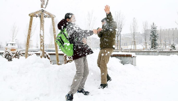 Erzurum’da Kar Yağışı Eğitime Engel Oldu: Okullar Tatil Edildi