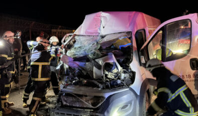 Eskişehir’de Feci Kaza: Kamyonet Park Halindeki Tır’a Çarptı, Bir Kişi Ağır Yaralandı