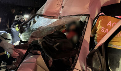 Eskişehir’de Feci Kaza: Park Halindeki TIR’a Çarpan Minibüste Bir Kişi Hayatını Kaybetti