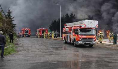 Silivri’de Kozmetik Fabrikasında Yangın: İtfaiye Ekipleri Müdahale Ediyor