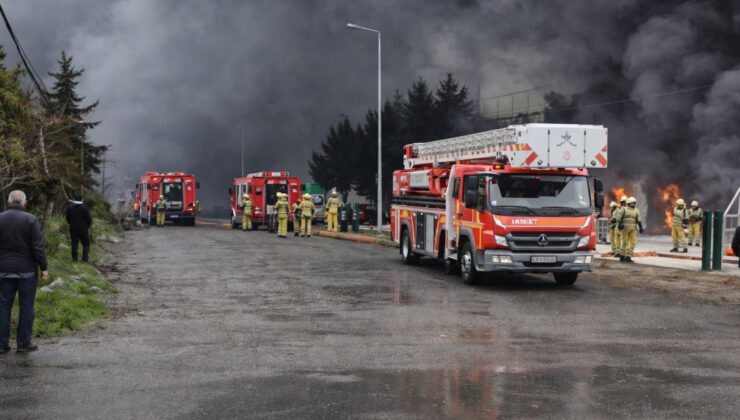 Silivri’de Kozmetik Fabrikasında Yangın: İtfaiye Ekipleri Müdahale Ediyor