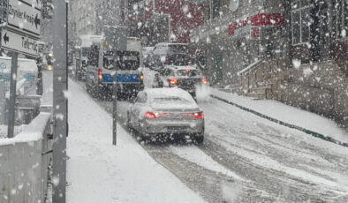 Bursa’da Kar Yağışı Hayatı Felç Etti: Ulaşım Aksadı, Sürücüler Zor Anlar Yaşadı