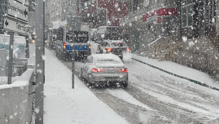 Bursa’da Kar Yağışı Hayatı Felç Etti: Ulaşım Aksadı, Sürücüler Zor Anlar Yaşadı