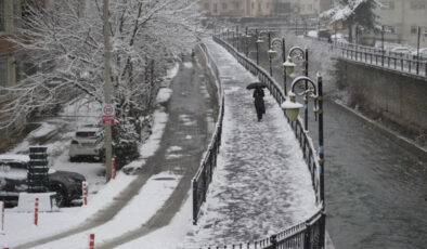 Gümüşhane ve Erzincan’da Kar Yağışı Eğitime Engel Oldu: Okullar Tatil Edildi