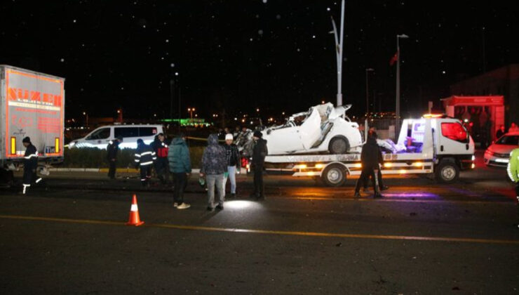 Niğde-Bor Yolunda Feci Kaza: Otomobil TIR’a Çarptı, Sürücü Hayatını Kaybetti