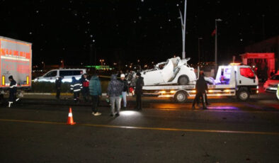 Niğde-Bor Yolunda Feci Kaza: Otomobil TIR’a Çarptı, Sürücü Hayatını Kaybetti
