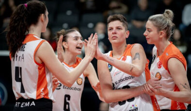 Eczacıbaşı Dynavit, Türk Hava Yolları’nı 3-0 Mağlup Etti: Voleybol Arenasında Büyük Zafer!