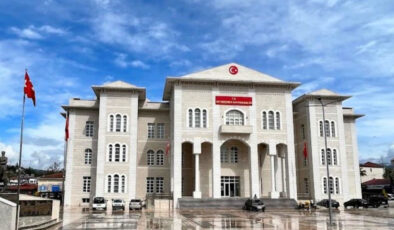 Seydikemer Kaymakamı’nın Koruması ve Şoförü Göçmen Kaçakçılığı Soruşturmasında Gözaltına Alındı