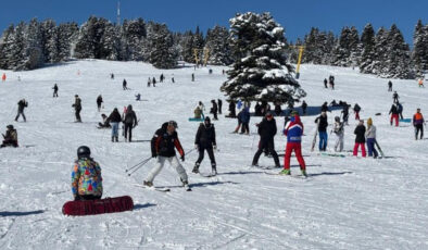 Uludağ’da Beyaz Cennet Coşkusu: Kar Kalınlığı 170 cm’ye Ulaştı, Hafta Sonu Yoğunluğu Dorukta