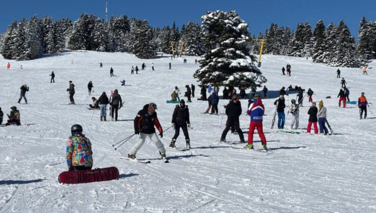 Uludağ’da Beyaz Cennet Coşkusu: Kar Kalınlığı 170 cm’ye Ulaştı, Hafta Sonu Yoğunluğu Dorukta
