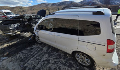 Bingöl’de Feci Kaza: Otomobil ve Hafif Ticari Araç Çarpıştı, 1 Ölü, 4 Yaralı