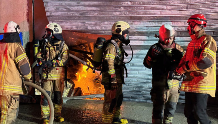 İzmir Buca’da Mobilya Atölyesi Yangını: Alevler Depolara Sıçradı, Çok Sayıda Ekip Müdahale Ediyor
